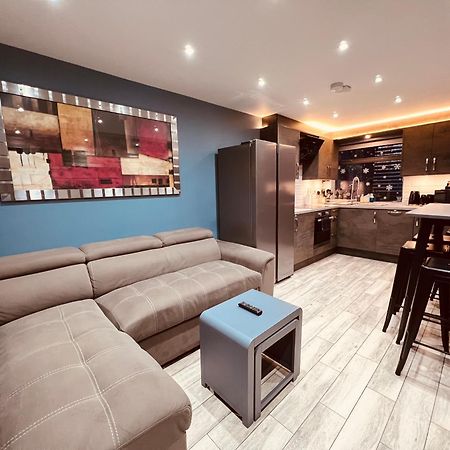 Modern Suites -5 Bedroom House- With Free Parking Birmingham City Luaran gambar