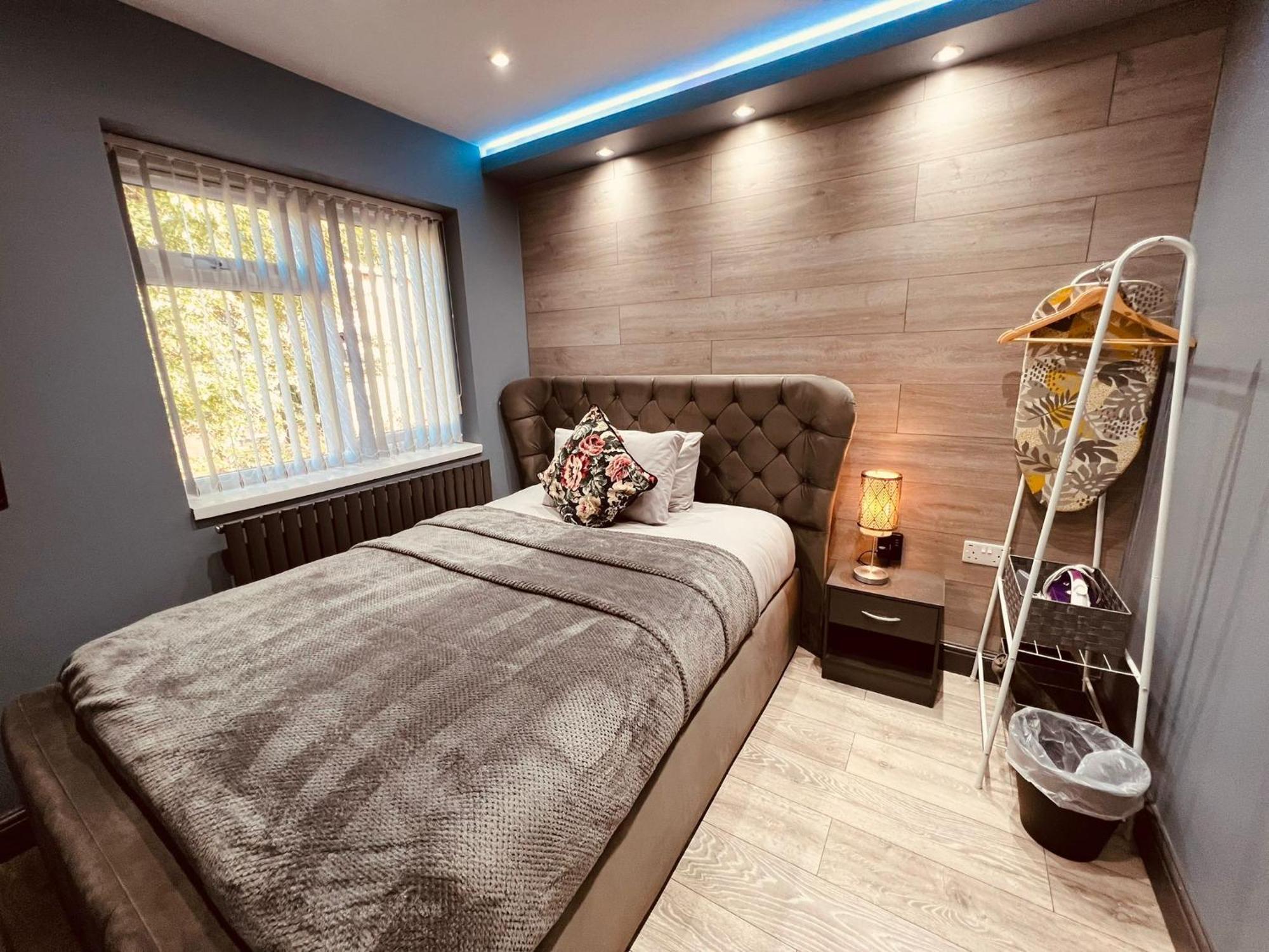 Modern Suites -5 Bedroom House- With Free Parking Birmingham City Luaran gambar
