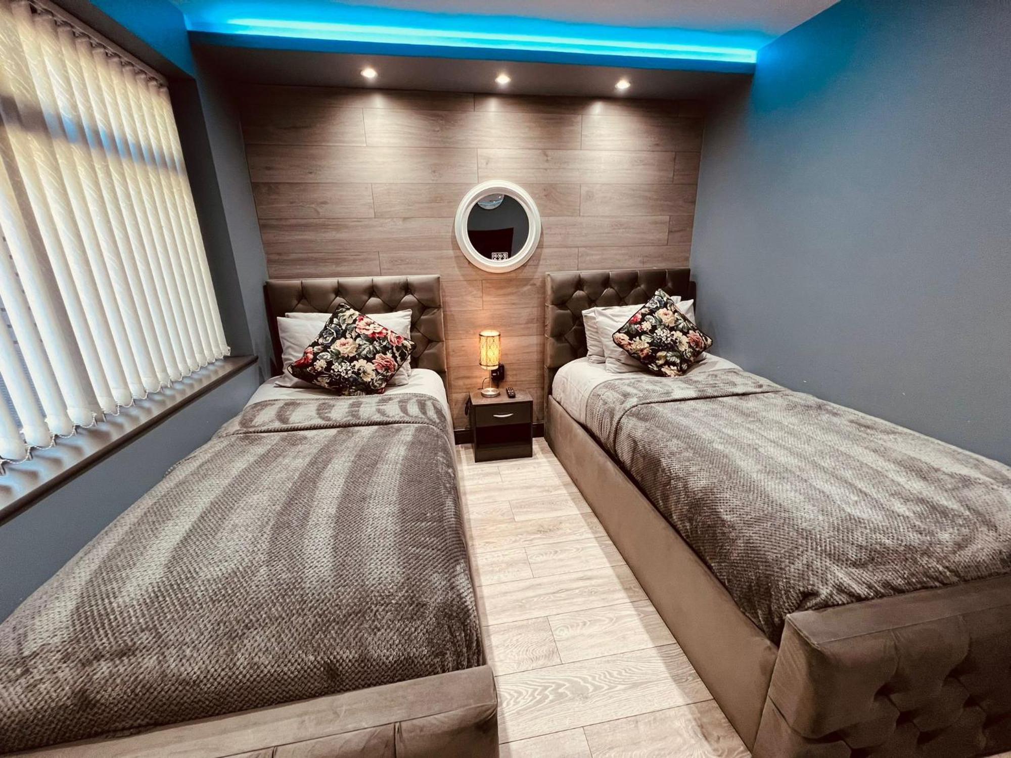 Modern Suites -5 Bedroom House- With Free Parking Birmingham City Luaran gambar