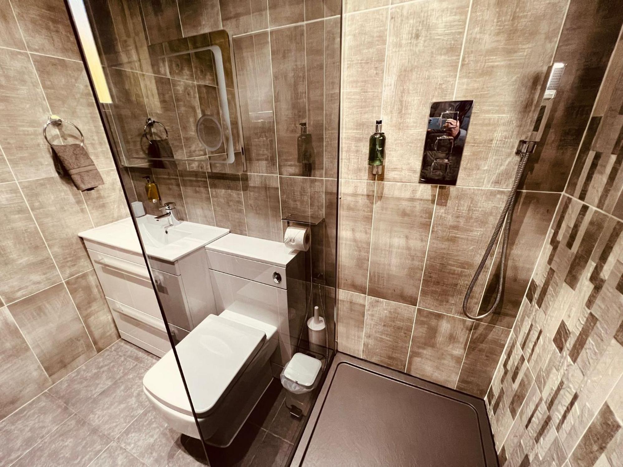 Modern Suites -5 Bedroom House- With Free Parking Birmingham City Luaran gambar
