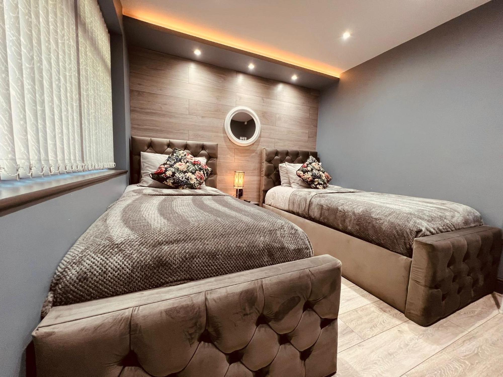 Modern Suites -5 Bedroom House- With Free Parking Birmingham City Luaran gambar