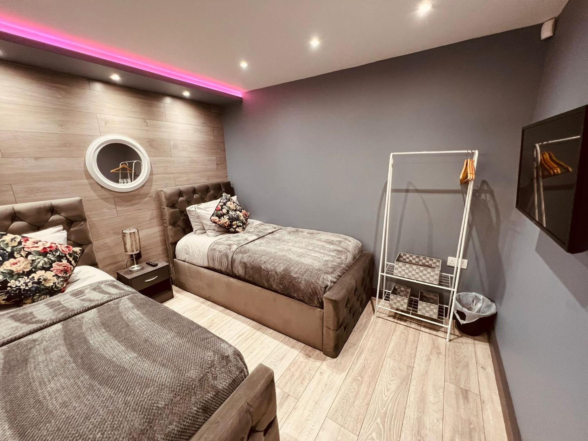 Modern Suites -5 Bedroom House- With Free Parking Birmingham City Luaran gambar