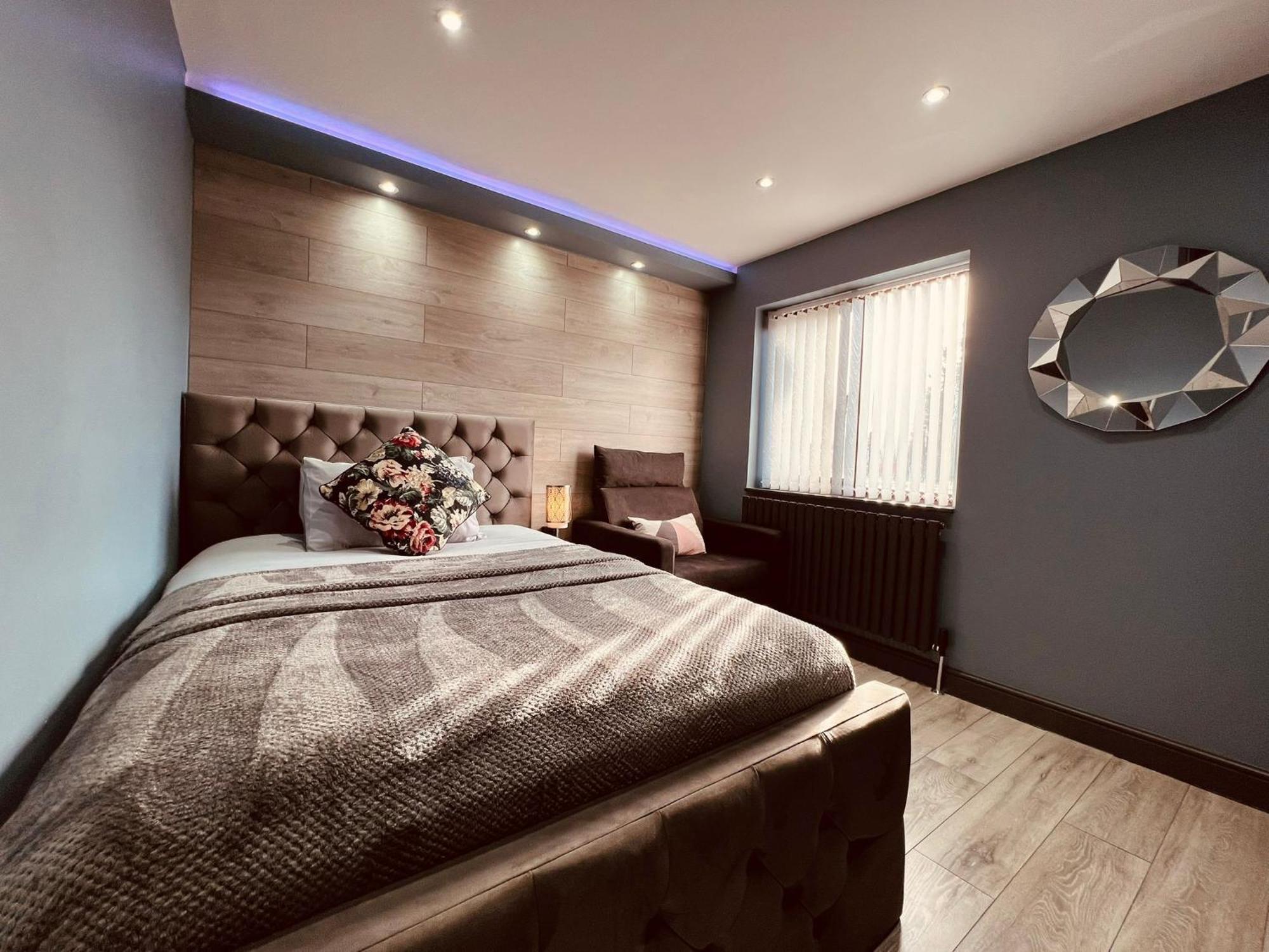 Modern Suites -5 Bedroom House- With Free Parking Birmingham City Luaran gambar