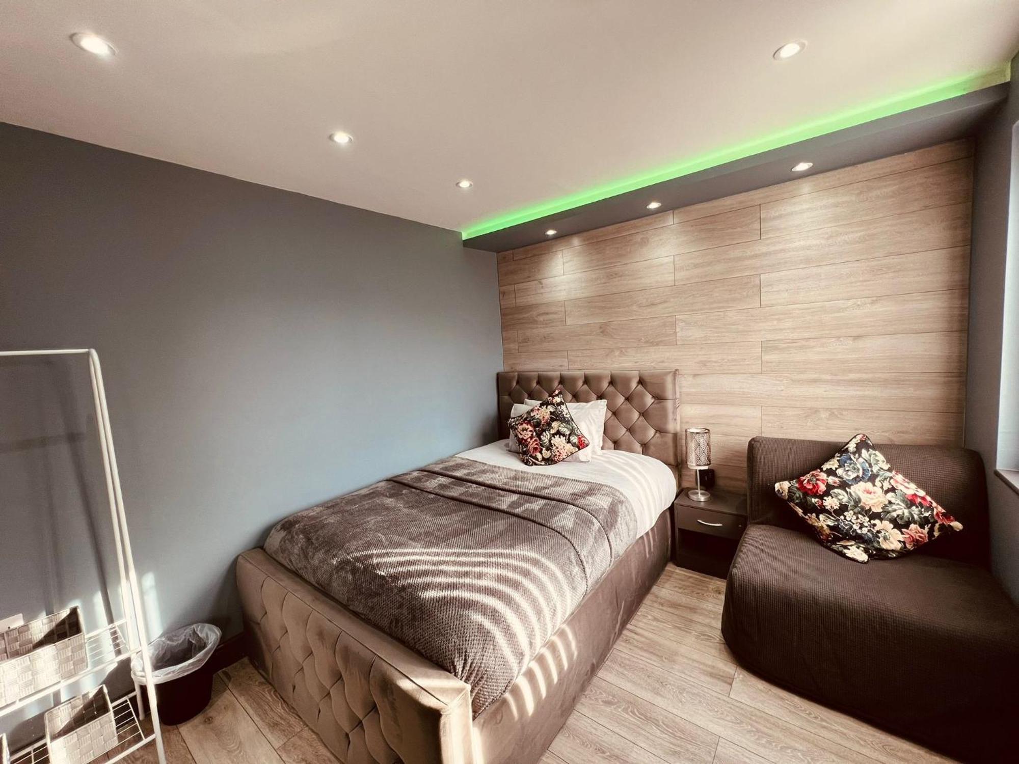 Modern Suites -5 Bedroom House- With Free Parking Birmingham City Luaran gambar