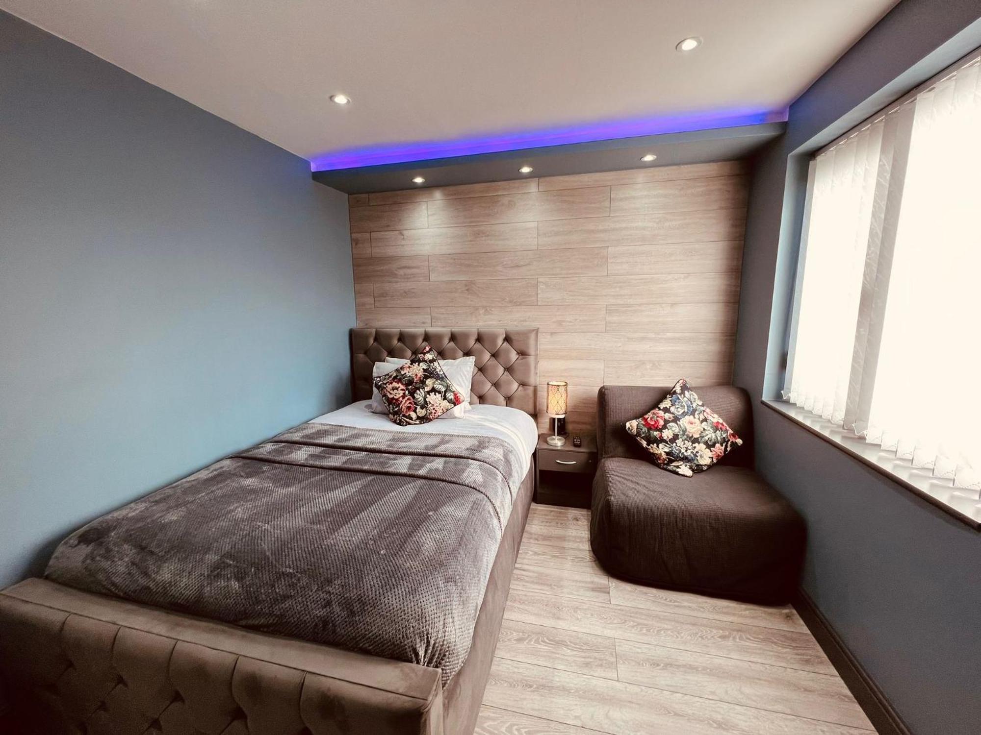 Modern Suites -5 Bedroom House- With Free Parking Birmingham City Luaran gambar