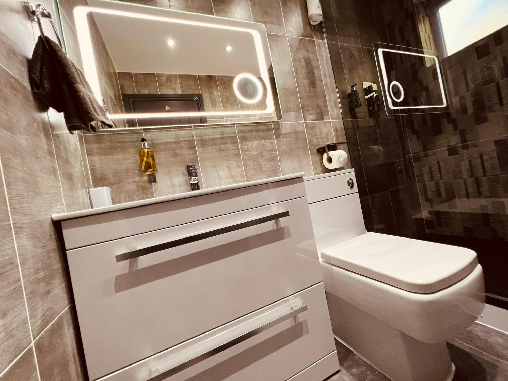 Modern Suites -5 Bedroom House- With Free Parking Birmingham City Luaran gambar