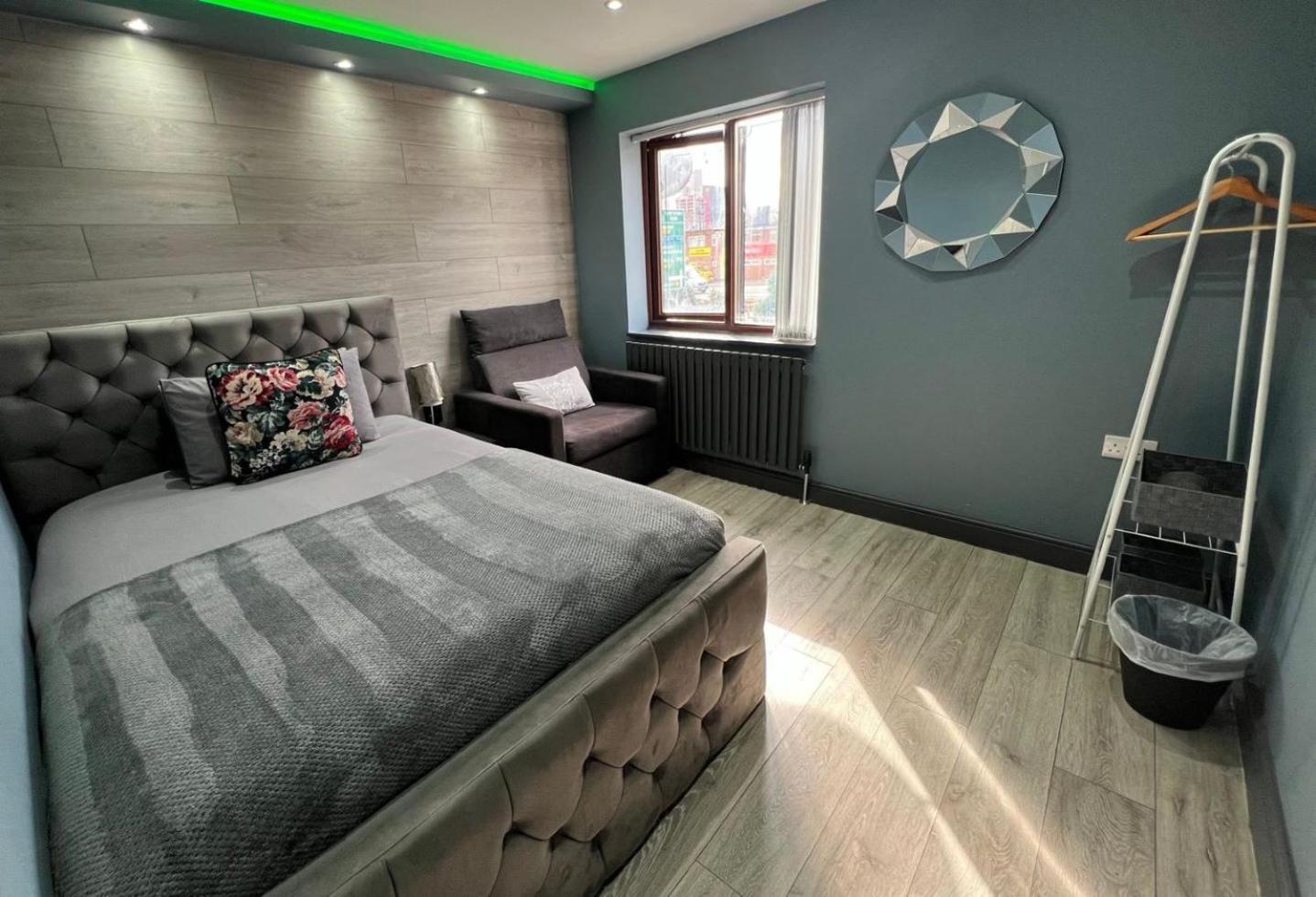 Modern Suites -5 Bedroom House- With Free Parking Birmingham City Luaran gambar