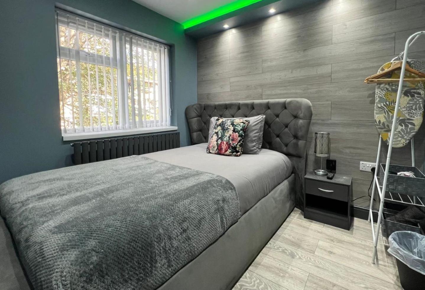 Modern Suites -5 Bedroom House- With Free Parking Birmingham City Luaran gambar