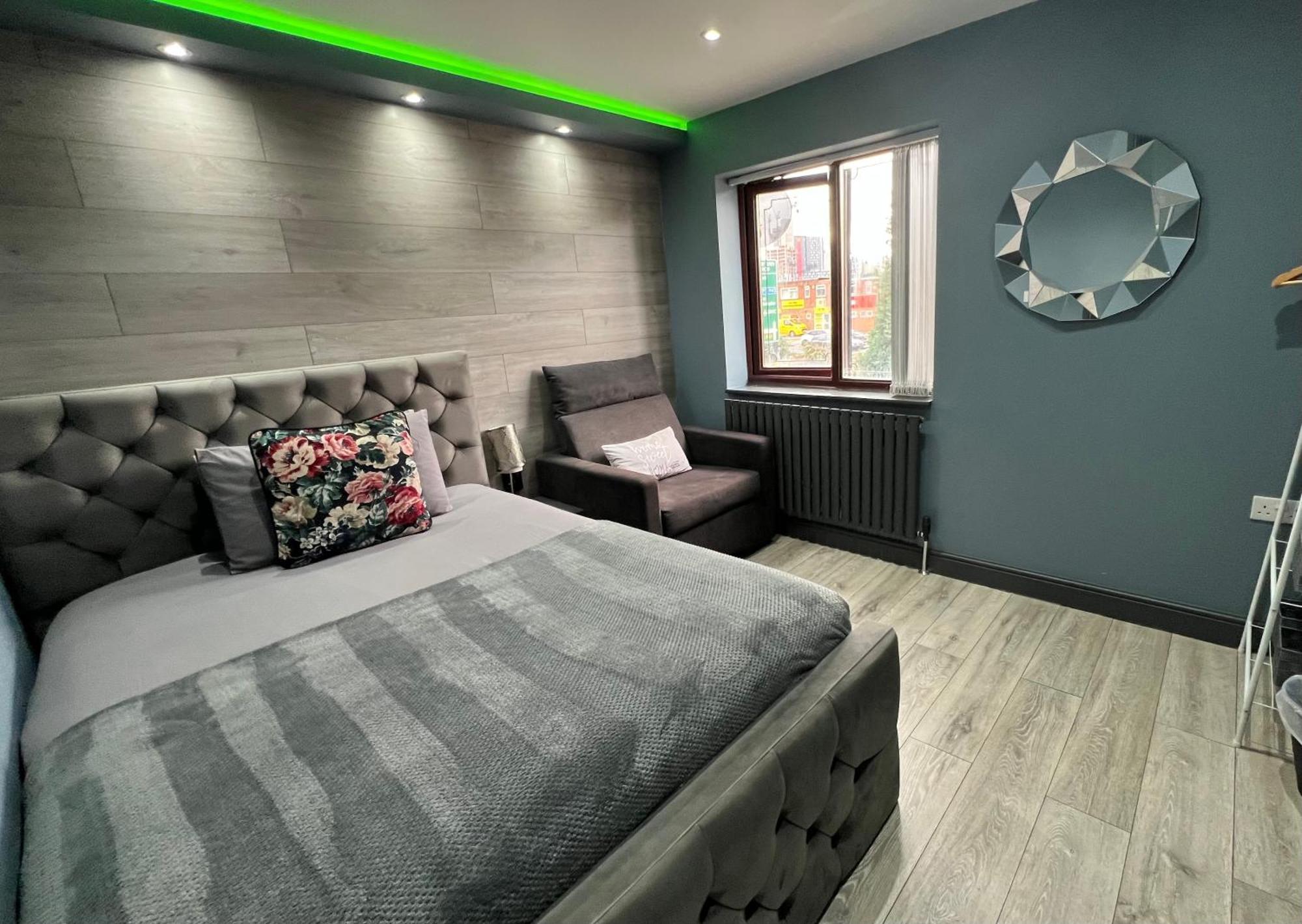 Modern Suites -5 Bedroom House- With Free Parking Birmingham City Luaran gambar